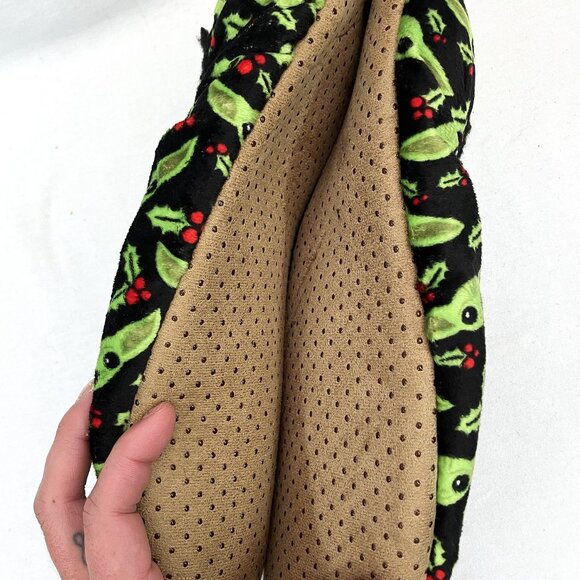 NWT Unisex Fuzzy Baba Star Wars Grogu Baby Yoda Slipper Socks With No-Slip Sole - Picture 4 of 4